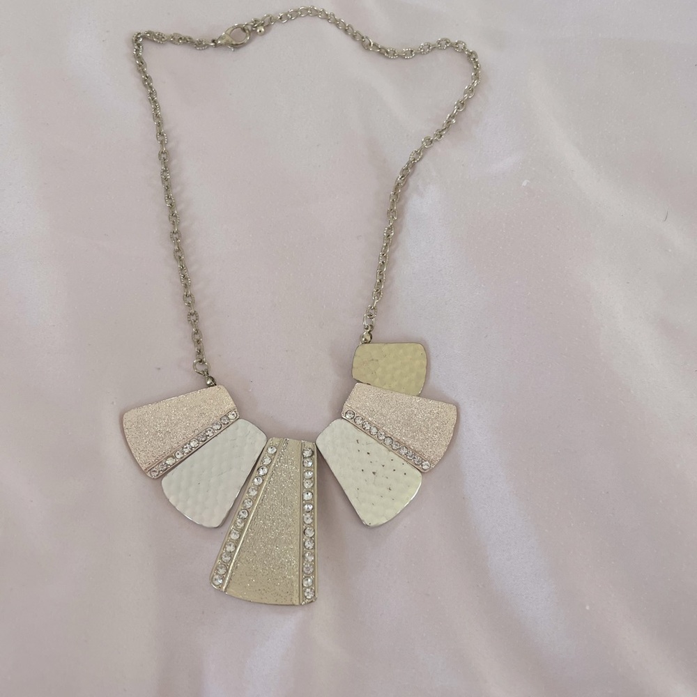 Elegant Gold and pink 
 Necklace -Costume Jewelry